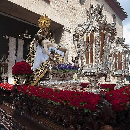 C Palacio Parking Segun Disponibilidad Sevilla Eksteriør bilde