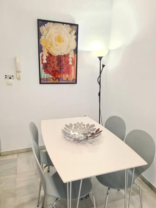 C Palacio Parking Segun Disponibilidad Sevilla Eksteriør bilde